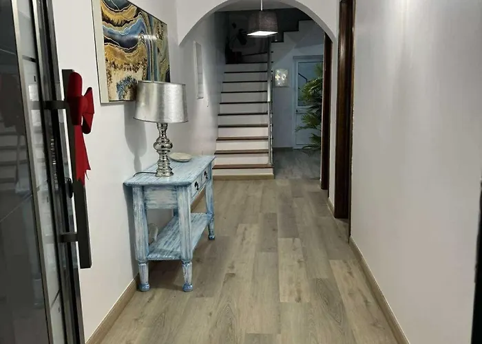 Alvarenga House