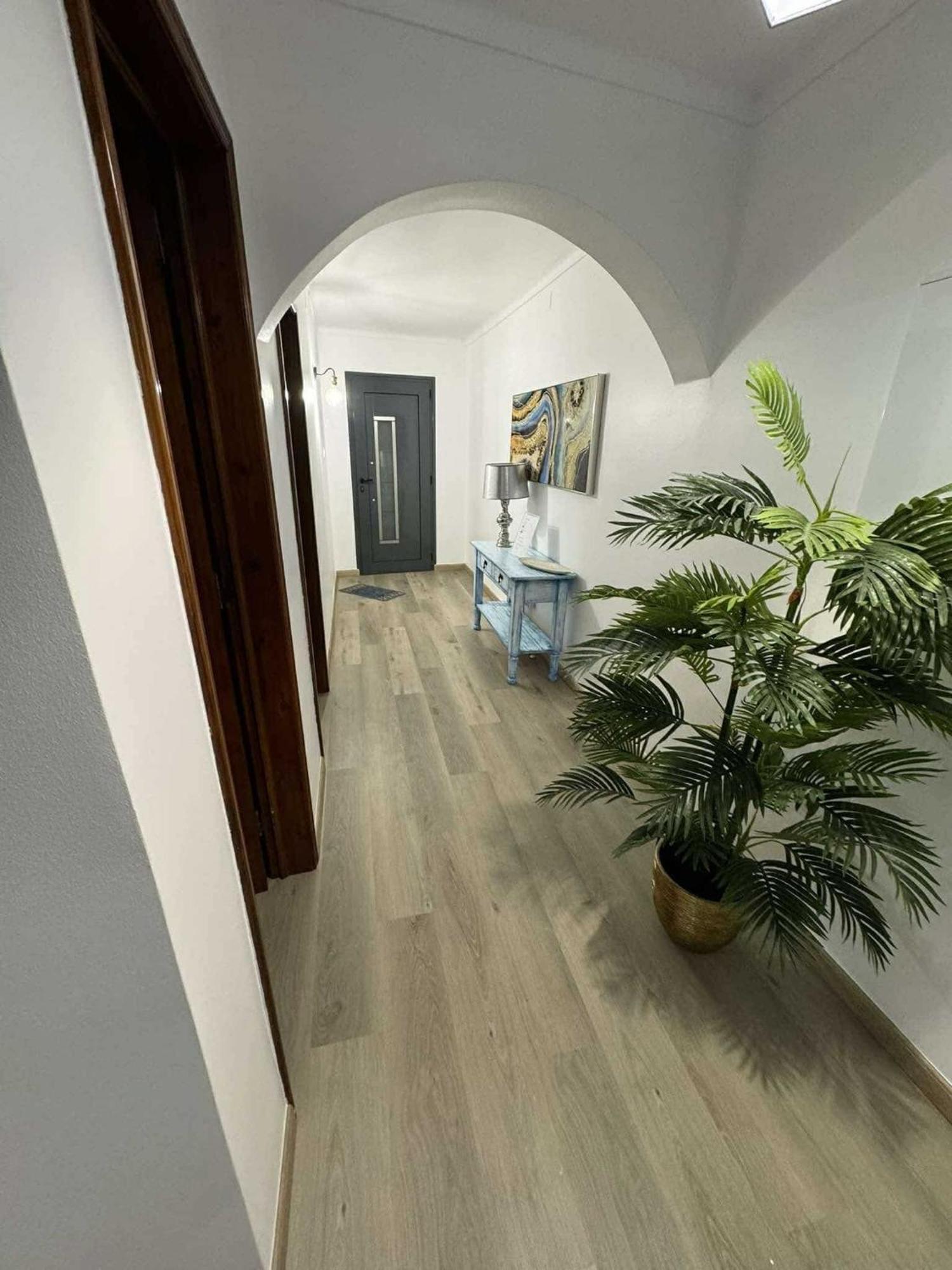 Alvarenga House *